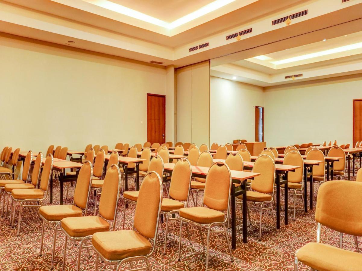 Townhouse Oak Hotel Grand Cikarang Zewnętrze zdjęcie