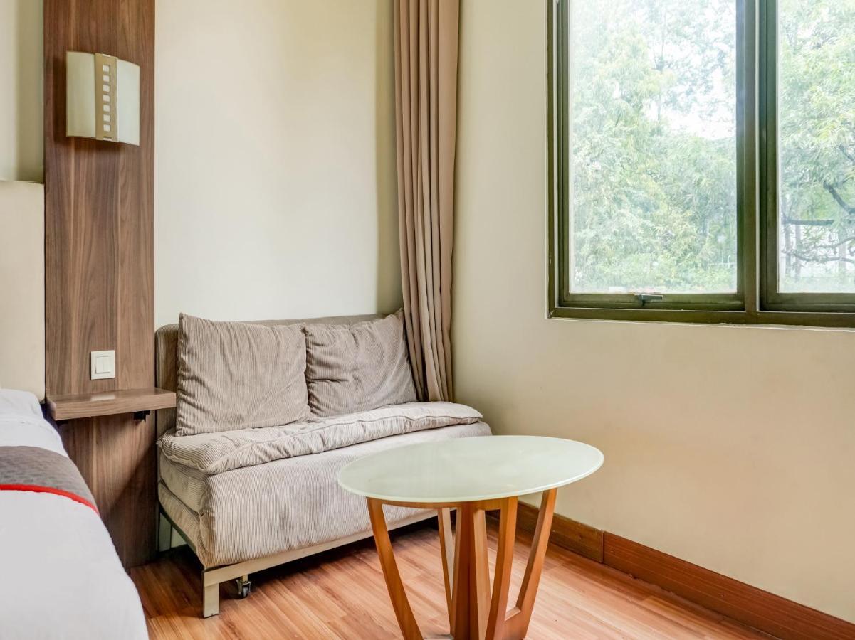 Townhouse Oak Hotel Grand Cikarang Zewnętrze zdjęcie