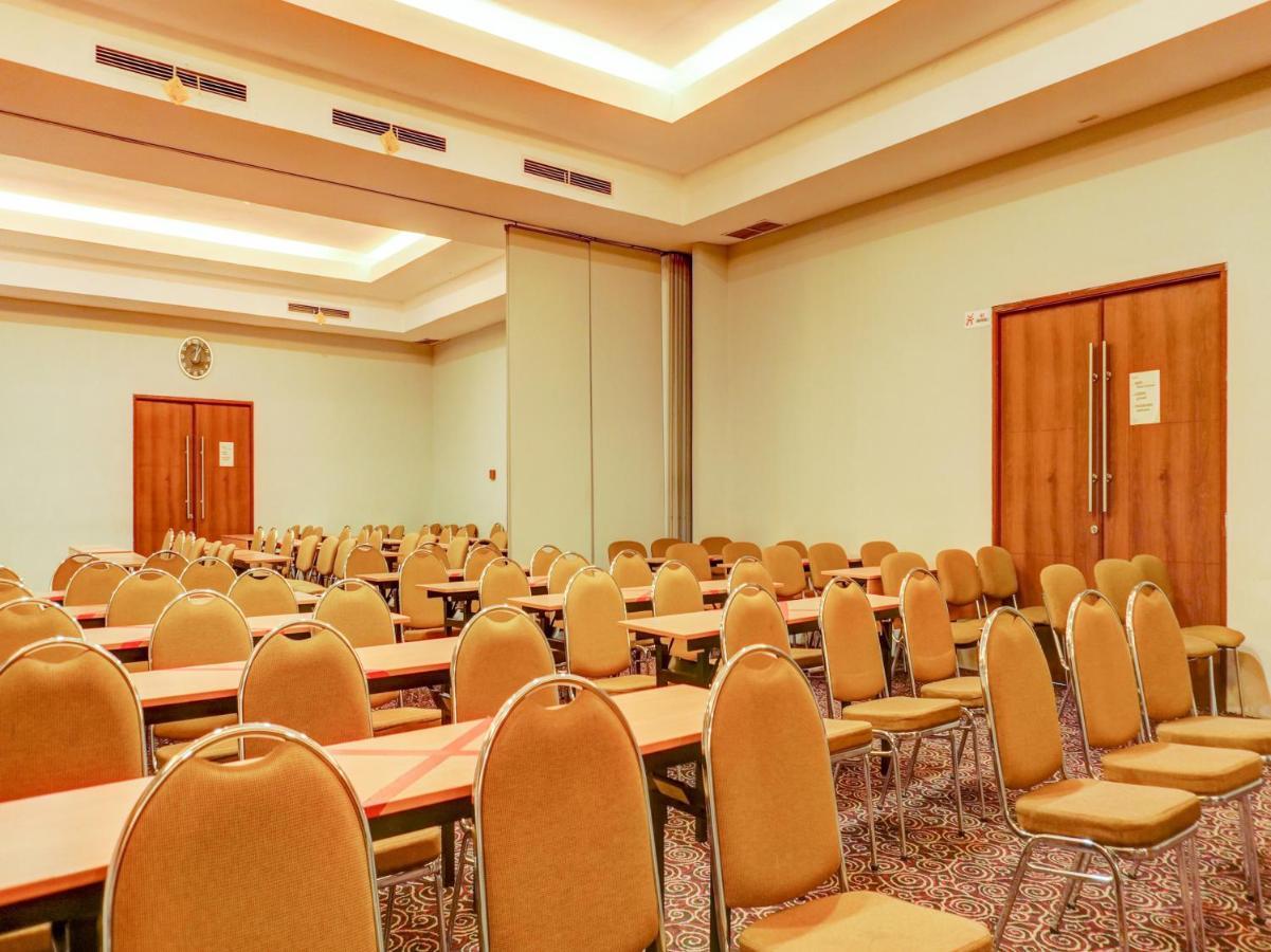 Townhouse Oak Hotel Grand Cikarang Zewnętrze zdjęcie