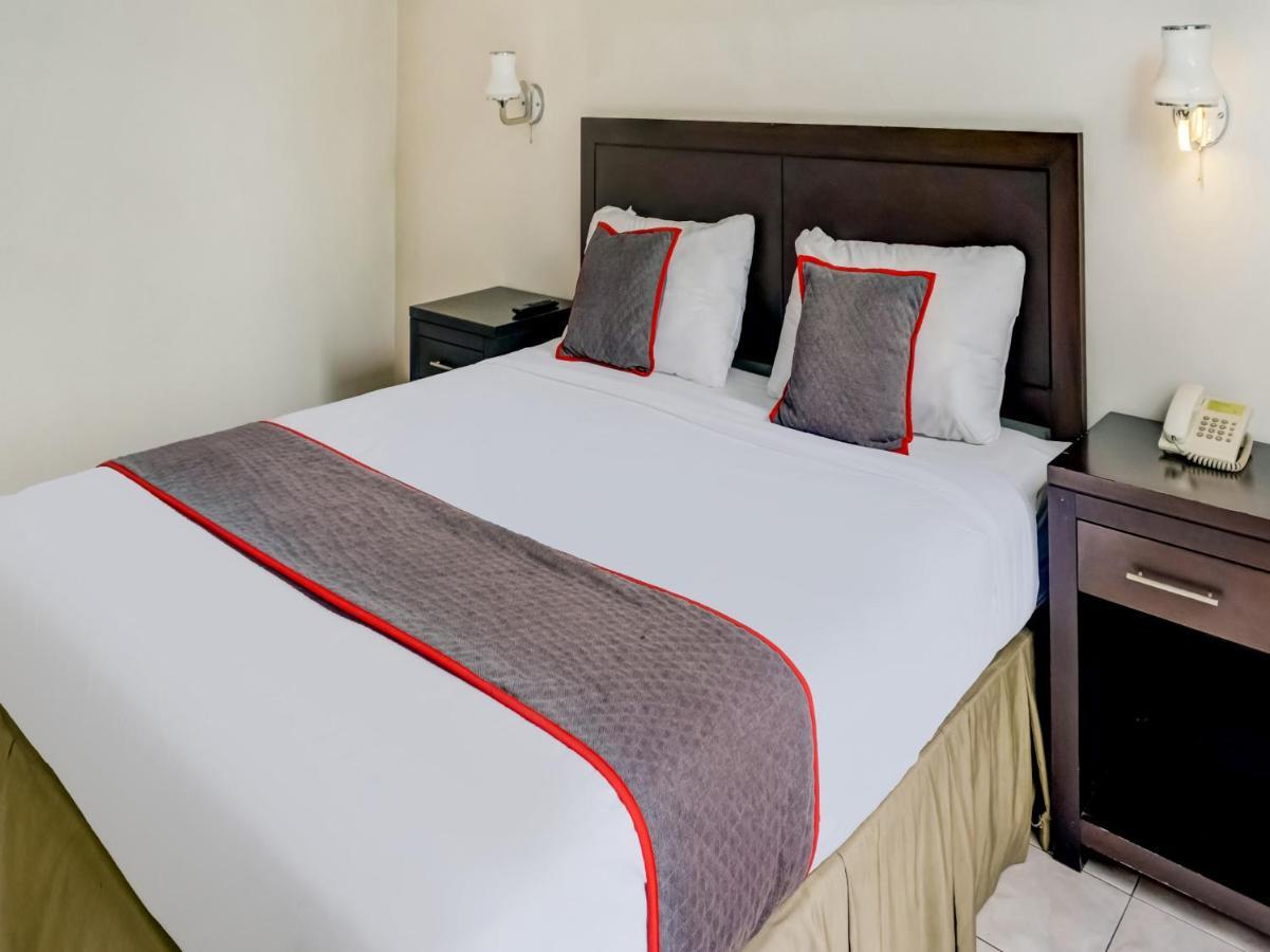Townhouse Oak Hotel Grand Cikarang Zewnętrze zdjęcie