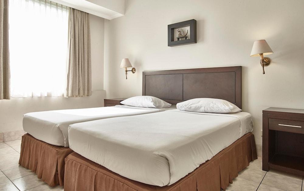 Townhouse Oak Hotel Grand Cikarang Zewnętrze zdjęcie
