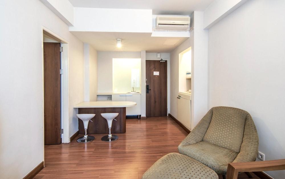 Townhouse Oak Hotel Grand Cikarang Zewnętrze zdjęcie