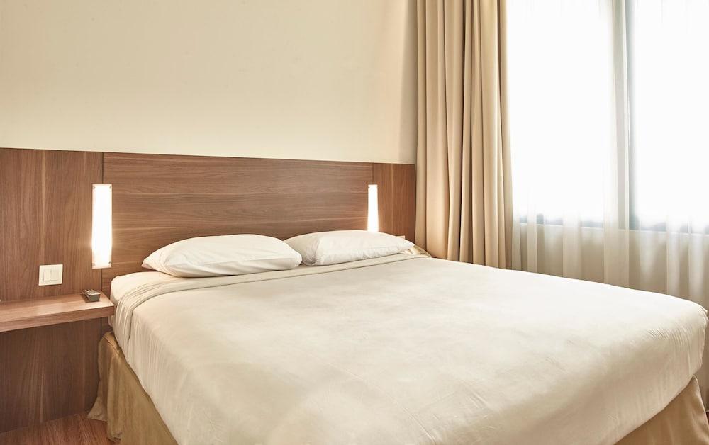 Townhouse Oak Hotel Grand Cikarang Zewnętrze zdjęcie