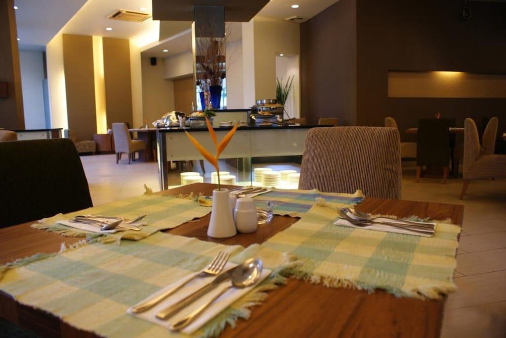 Townhouse Oak Hotel Grand Cikarang Zewnętrze zdjęcie